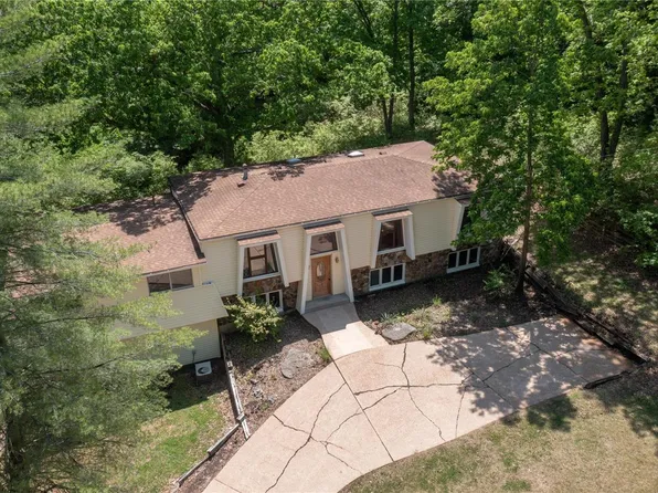 208 Lakeview Dr, Eureka, MO 63025