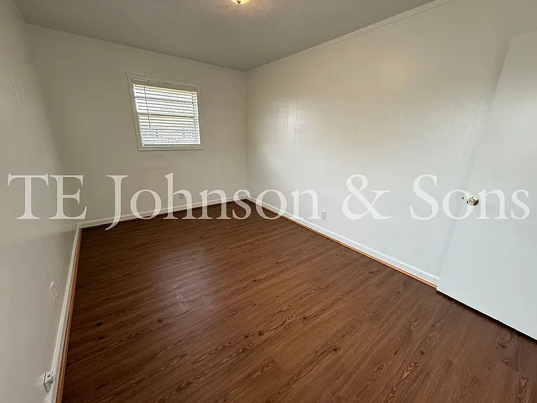 1137 N Cameron Ave #C — Photo 11