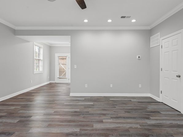 lexington-kentucky-446956486 picture