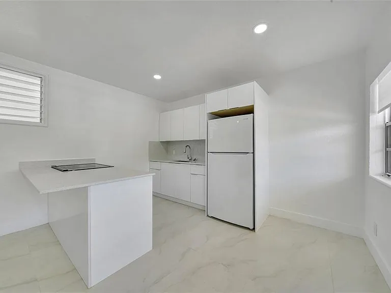 323 Elm St #7 — Photo 17