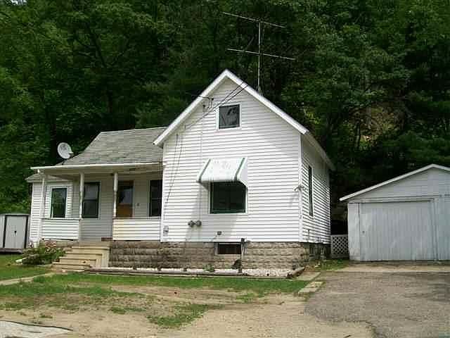 2nd image of 112 N East St