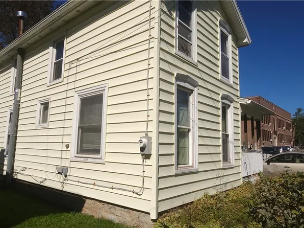 115 Harvey Ave, Lockport, NY 14094