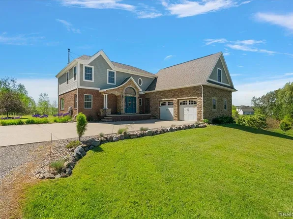 5035 Hidden Ridge Dr, Metamora, MI 48455