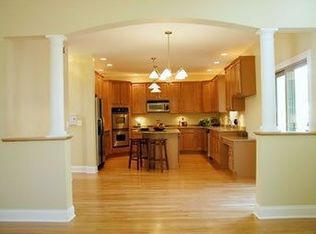 916 E Division St, Lombard, IL 60148