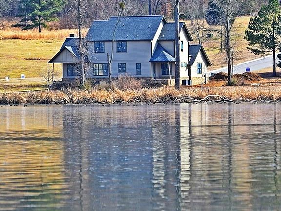 5th image of 204 Lake Creek Dr