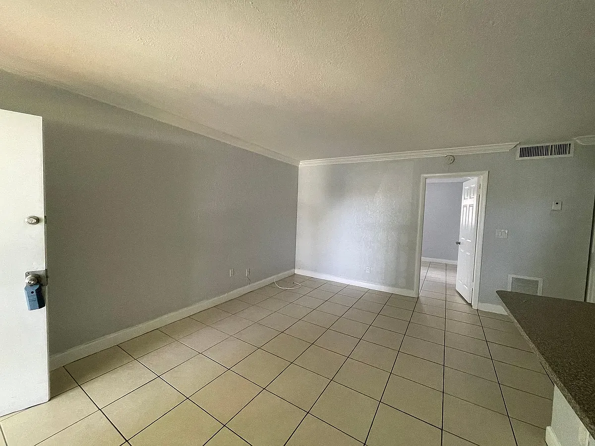 Building Photo - 890 NW 45th Ave #32