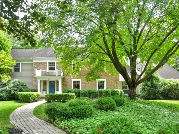 819 Sussex Rd, Franklin Lakes, NJ 07417