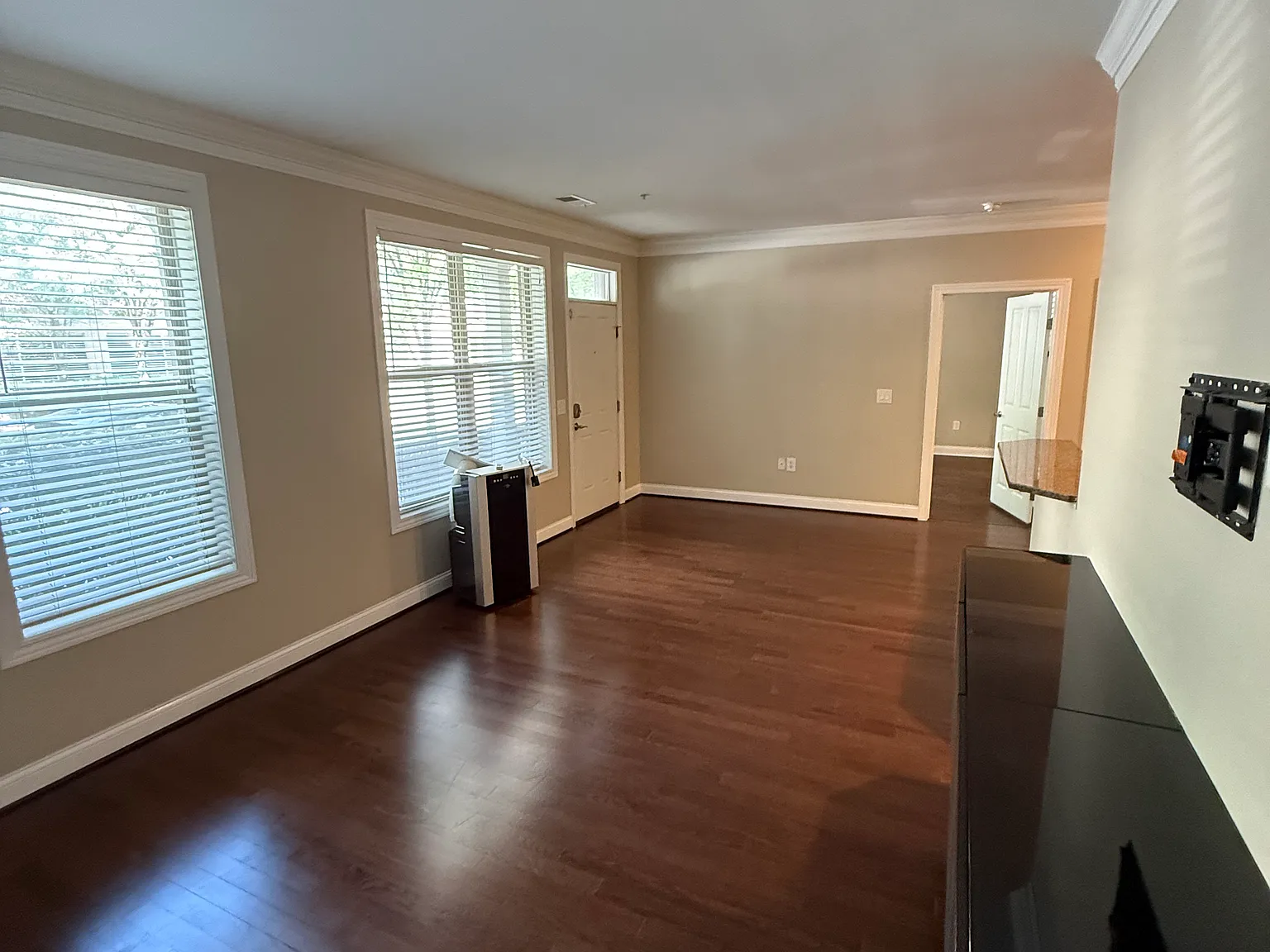 1 bed, 951 sqft, $1,600 — Photo 3