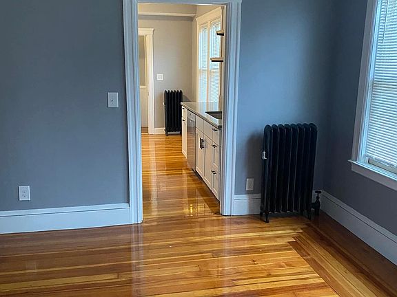 5th image of 33 Glenwood Ave Floor 2