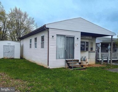5 Hilo Rd, Falling Waters, WV, 25419