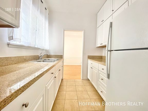 5th image of 1445 N Hayworth Ave #A