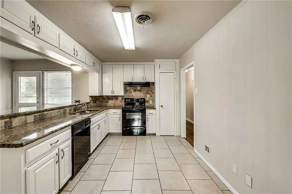 1601 Larkspur Dr; Arlington 76013 - 1 — Photo 4