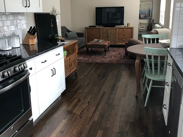 211 W 51st St #1 — Photo 12