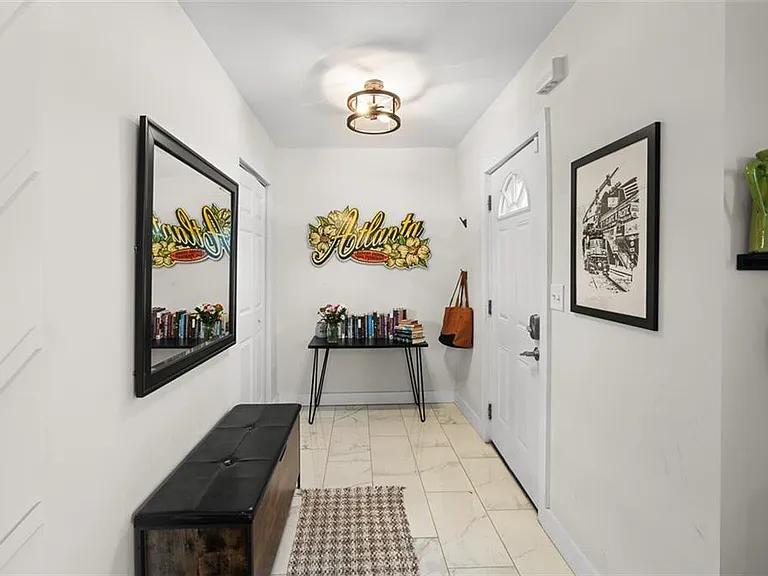 3418 Louise St — Photo 3