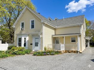 1084 Chestnut St #1, Newton, MA 02464
