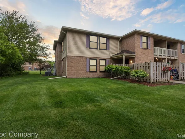 61228 Greenwood Dr #64, South Lyon, MI 48178