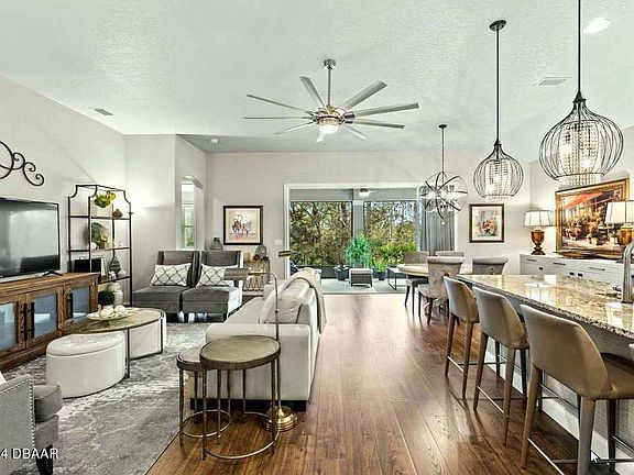 5th image of 221 Catriona Dr
