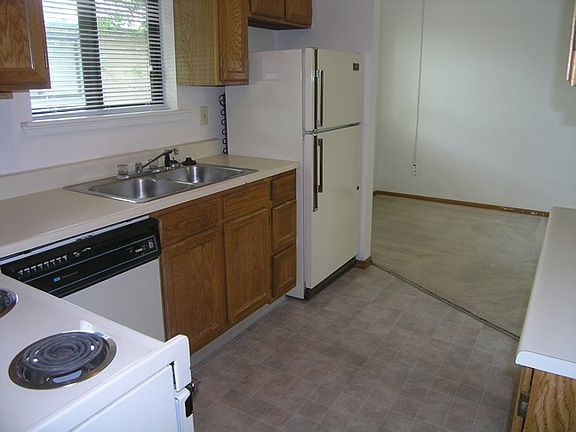 3rd image of 1953 Goss St #4