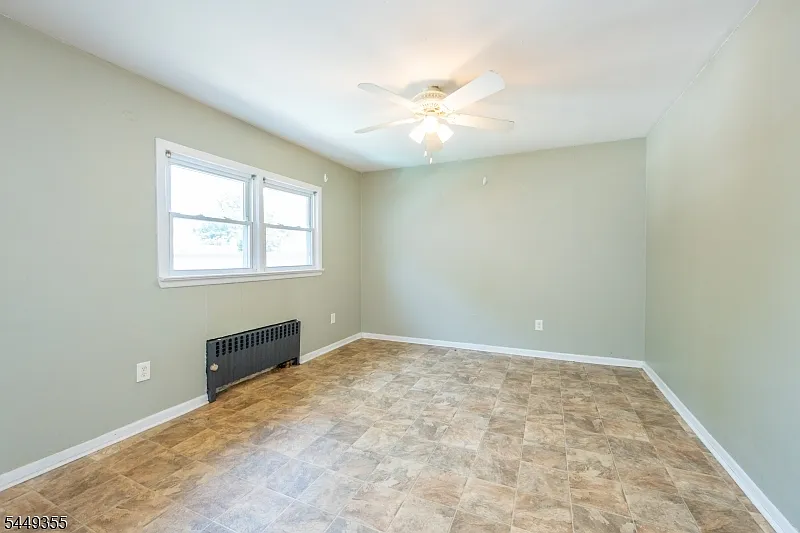 4 bed, 1.0 bath, 1200 sqft, $2,600 — Photo 4