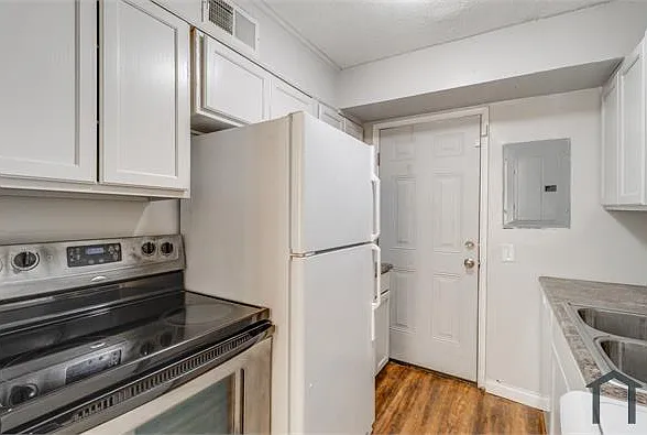 2 bed, 850 sqft, $1,200 — Photo 3