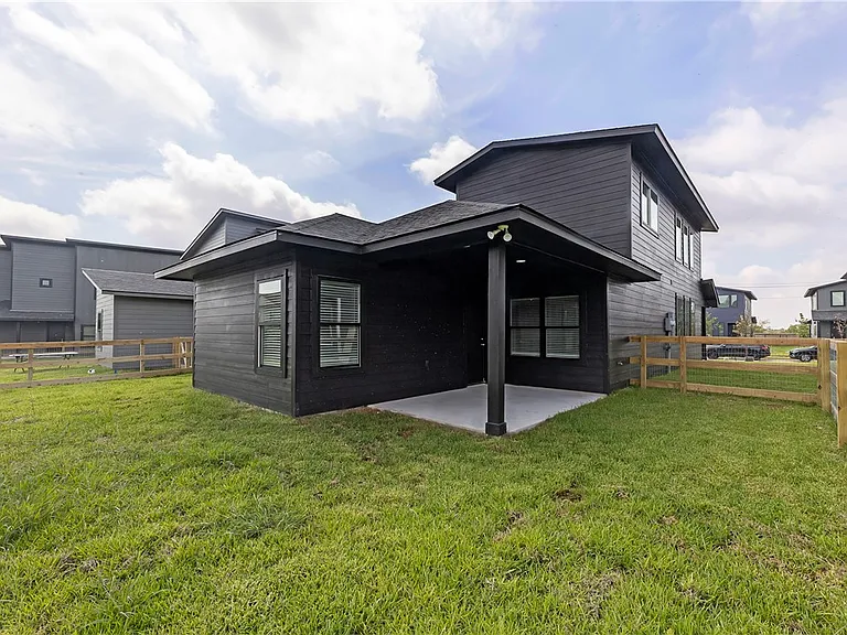 3008 Alpha Wolf Ct — Photo 30