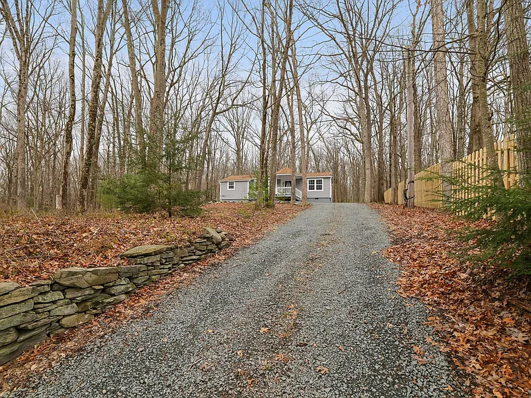 117 Forest Dr — Photo 3