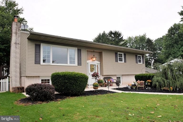 1st image of 7 Juniper Dr