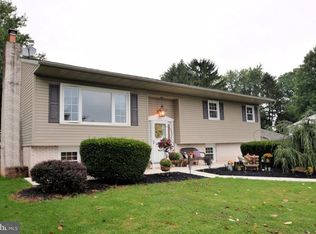 7 Juniper Dr, Douglassville, PA 19518
