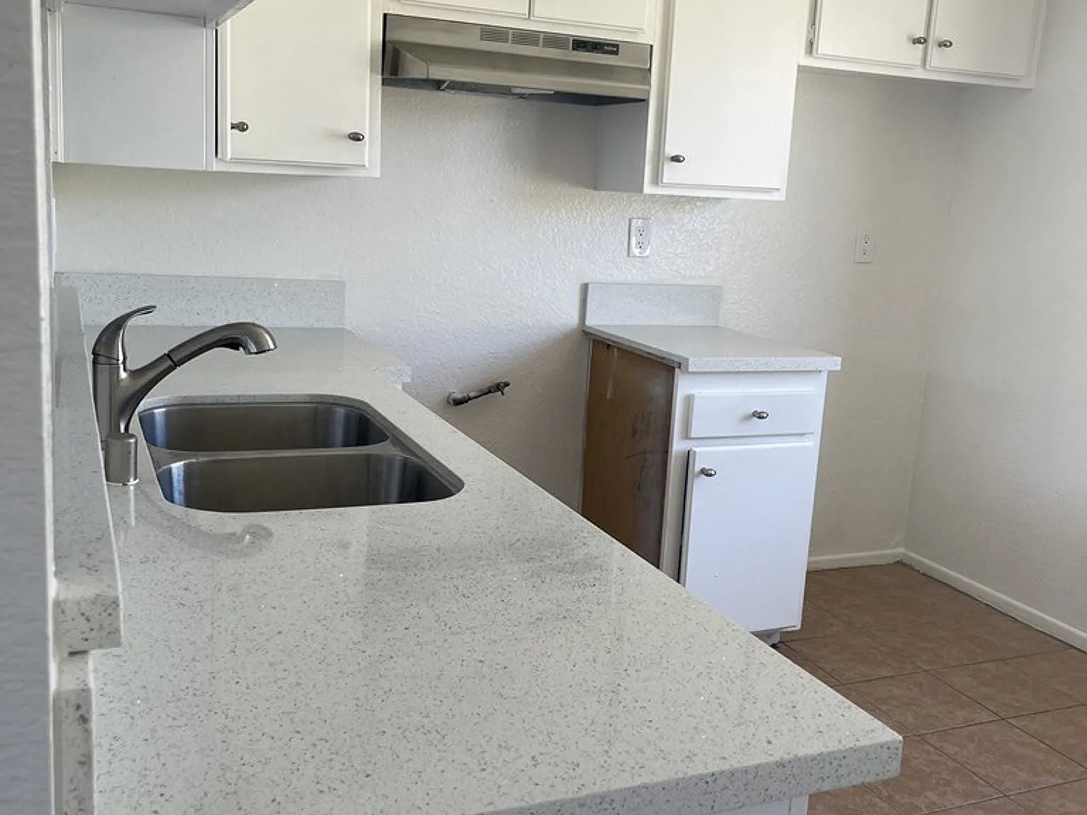 11503 Menlo Ave. — Photo 4