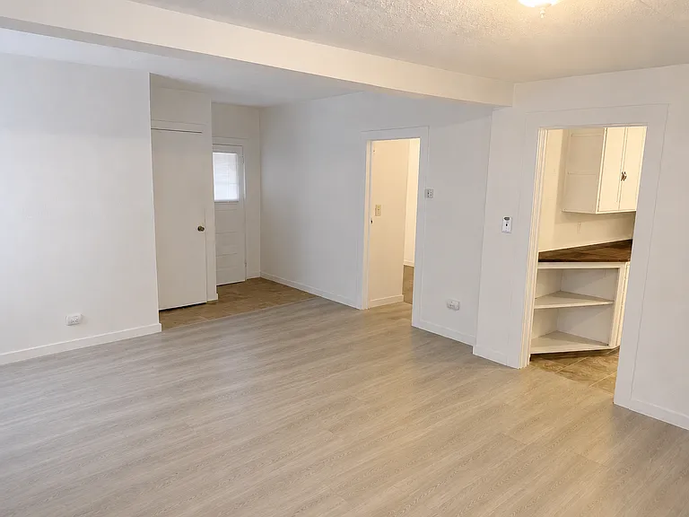 310 SE Spring St #B — Photo 3