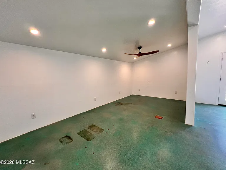 8751 N Burke Dr — Photo 9