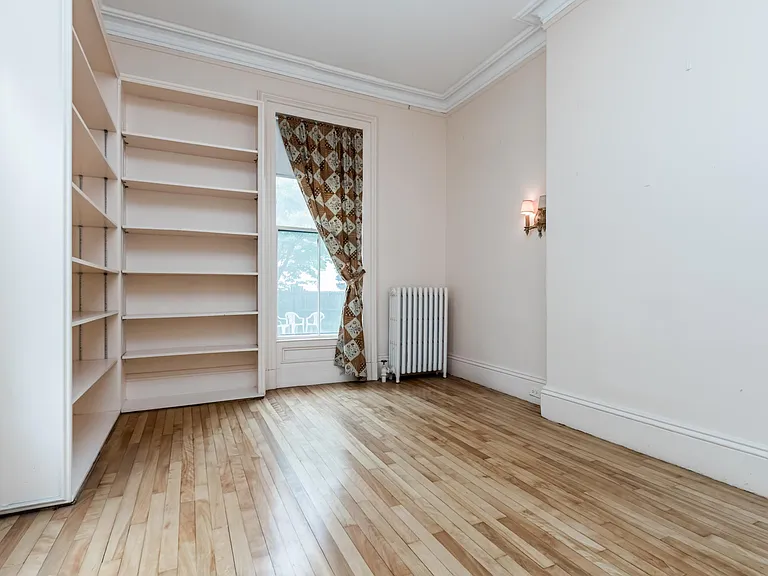 256 Vaughan St #1 — Photo 9