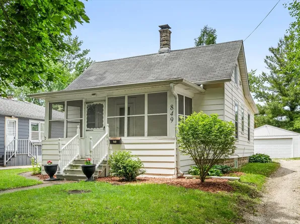 849 N 11th St, Dekalb, IL 60115