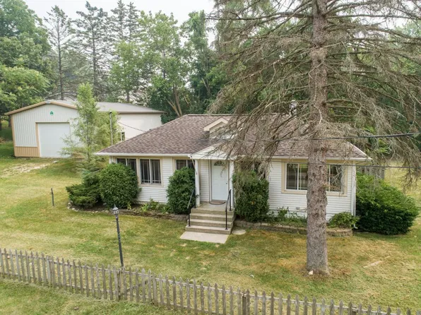 W1393 Oakwood ROAD, Genoa City, WI 53128