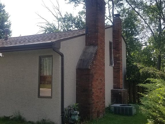 3rd image of 2831 Louise Ave