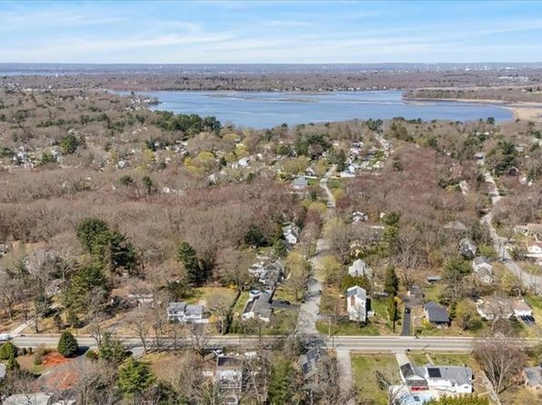 29 Christine Dr, Barrington, RI 02806