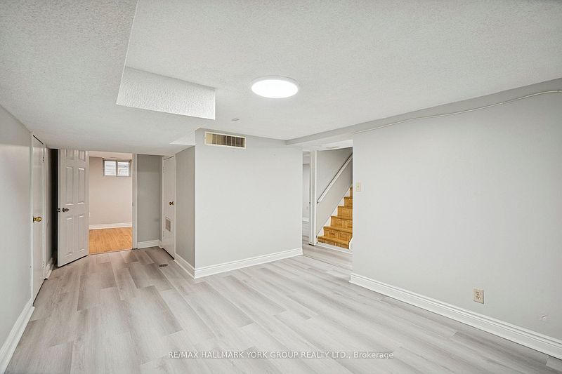 Toronto House for rent - 4 Bedrooms — photo 18