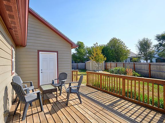 3rd image of 801 N 11th Avenue Cir