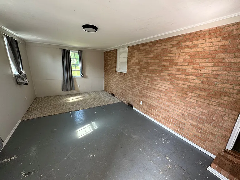 802 Liberty Hwy — Photo 3