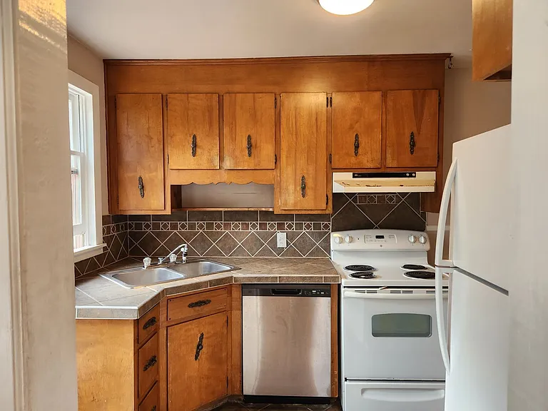 2202 Cameron Blvd — Photo 11