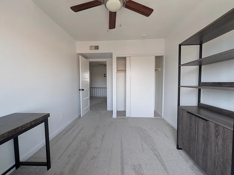 1022 W Mission Ln — Photo 22