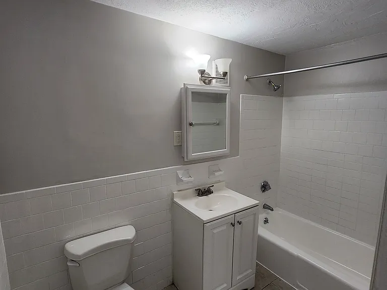 50 Elmwood Park #2 — Photo 4