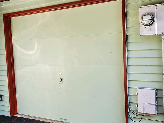 5th image of 3831 Maple Ave