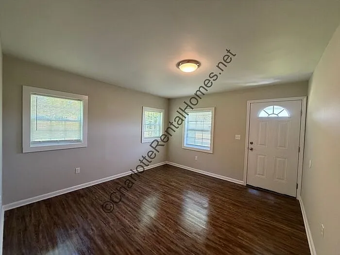 110 Elm Rd — Photo 2