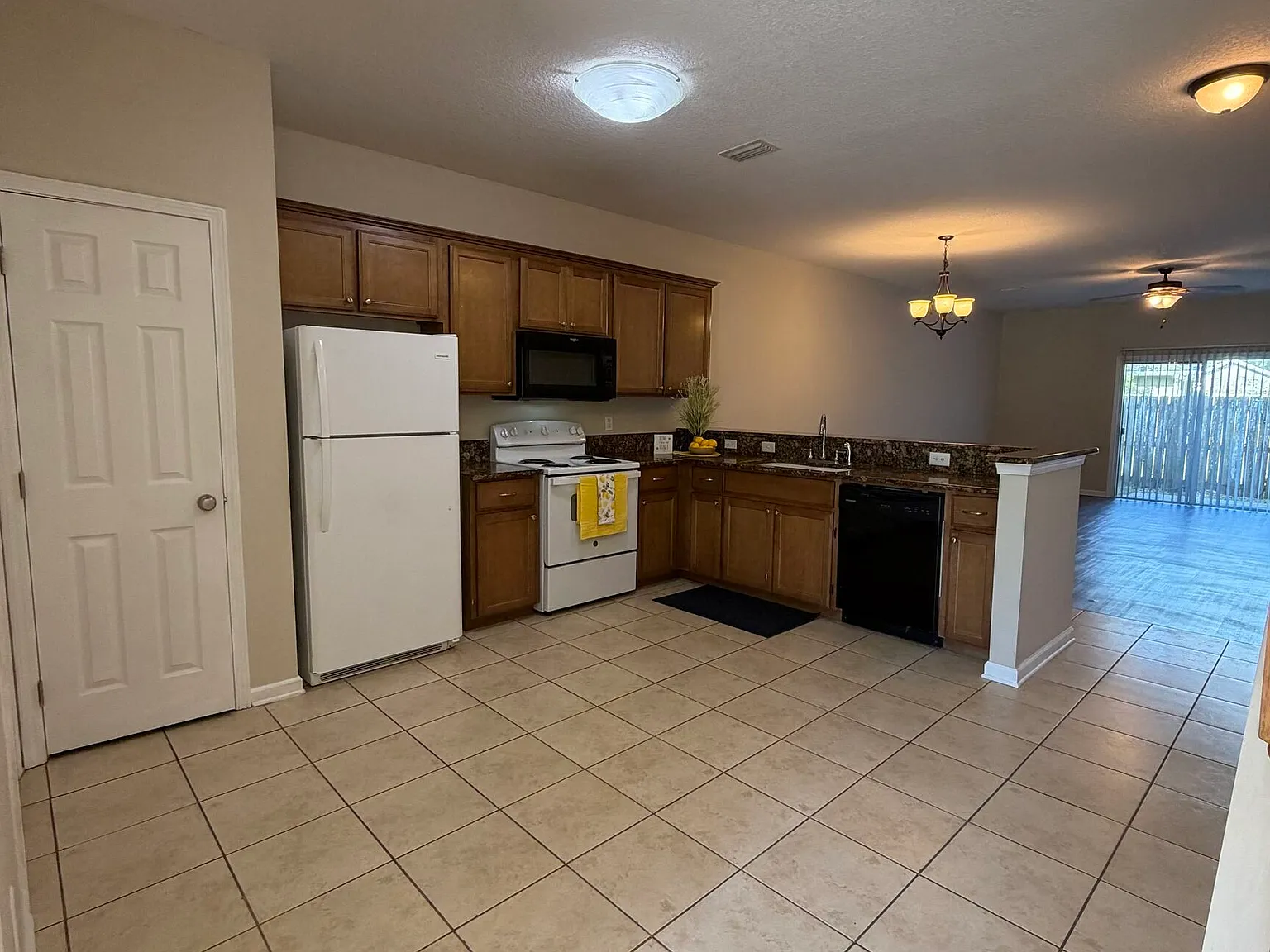 2 bed, 2.5 bath, $1,500 — Photo 4