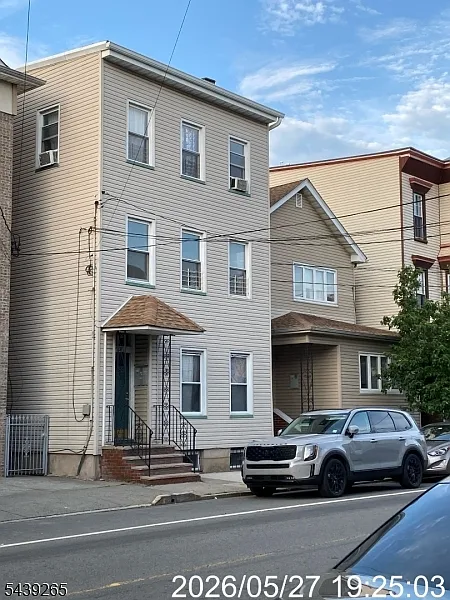 3 bed, 2.0 bath, $2,400 — Photo 1