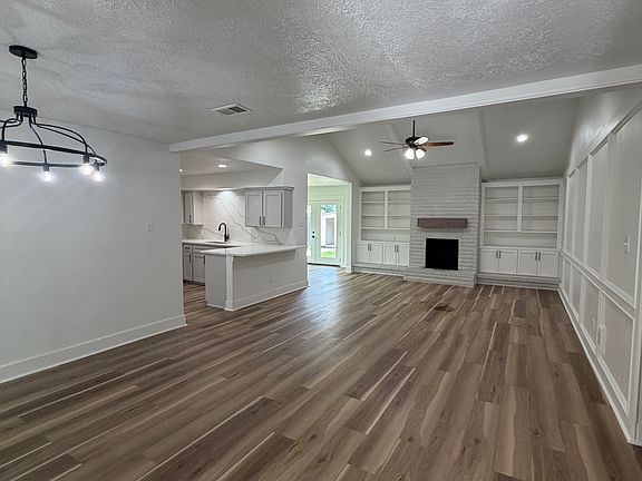 3rd image of 362 Dawn Hill Dr