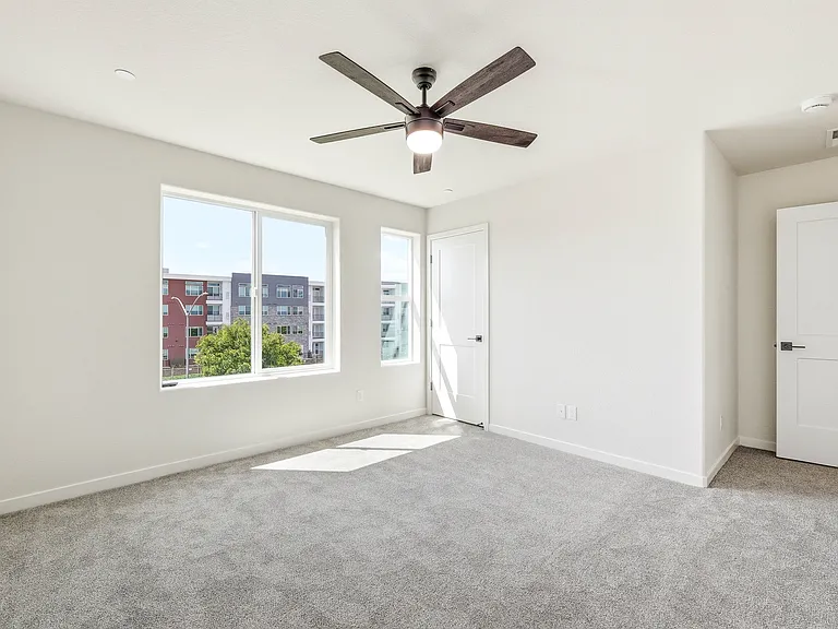 3818 E Commerce Way — Photo 37