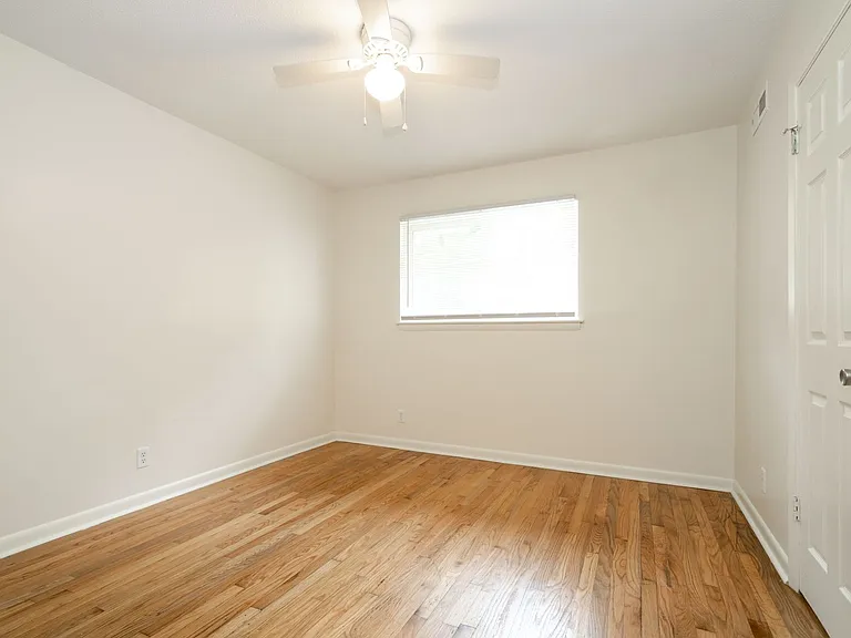 1600 N Alston Ave — Photo 7