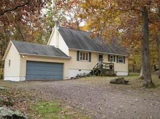 360 Timber Hill Rd, Henryville, PA 18332